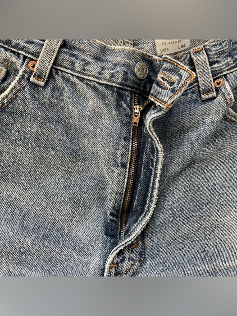 Levis 550 Relaxed Fit Jeans Mens 36x34 Blue Light Wash Distressed 100% Cotton - Picture 5 of 16